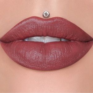 ONE IN STOCK🌟 JEFFREE STAR COSMETICS
Velvet Trap Lipstick (ANDROGYNY)